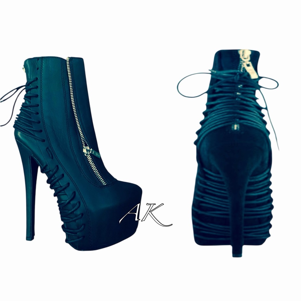 ZiGi NY Suspend Platform Ankle Bootie
ZiGiNY - Picture 2 of 2